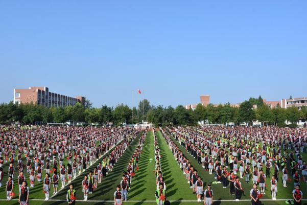“我和我的祖国”——市第一实小举行庆国庆升旗仪式休闲区蓝鸢梦想 - Www.slyday.coM “我和我的祖国”——市第一实小举行庆国庆升旗仪式休闲区蓝鸢梦想 - Www.slyday.coM