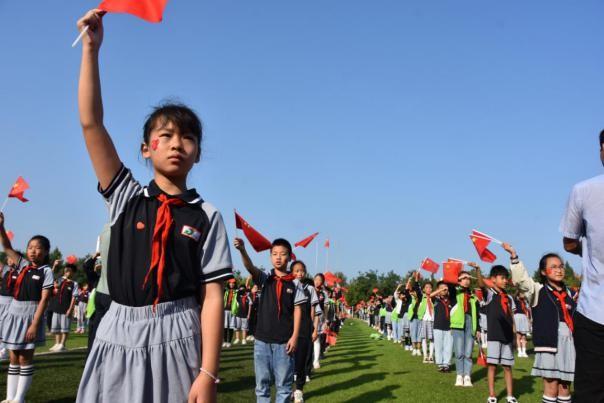 “我和我的祖国”——市第一实小举行庆国庆升旗仪式休闲区蓝鸢梦想 - Www.slyday.coM “我和我的祖国”——市第一实小举行庆国庆升旗仪式休闲区蓝鸢梦想 - Www.slyday.coM