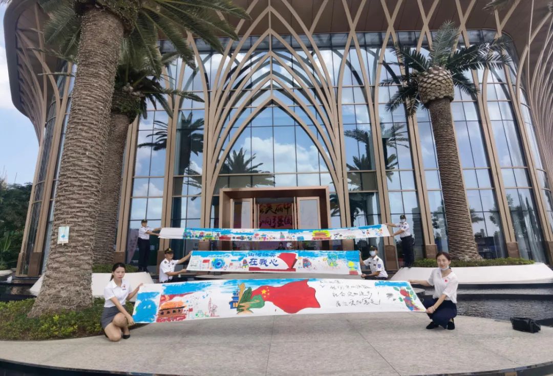 我用画笔绘祖国!国庆节,北海这群孩子为“妈妈”送上爱心礼物!休闲区蓝鸢梦想 - Www.slyday.coM 我用画笔绘祖国!国庆节,北海这群孩子为“妈妈”送上爱心礼物!休闲区蓝鸢梦想 - Www.slyday.coM