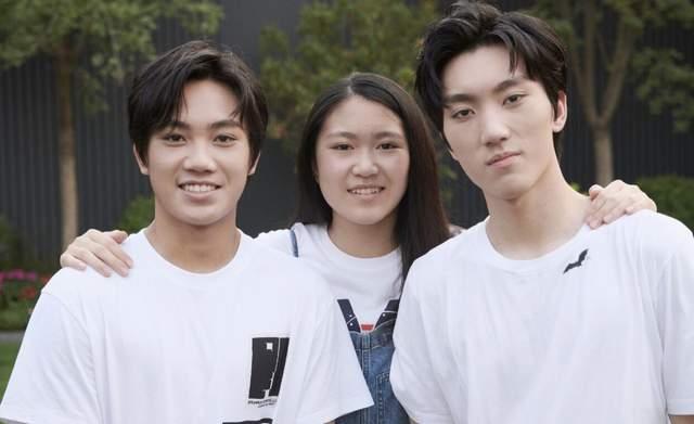 71岁张艺谋为妻子陈婷庆生,送花秀恩爱,14岁女儿露面不见俩儿子休闲区蓝鸢梦想 - Www.slyday.coM 71岁张艺谋为妻子陈婷庆生,送花秀恩爱,14岁女儿露面不见俩儿子休闲区蓝鸢梦想 - Www.slyday.coM