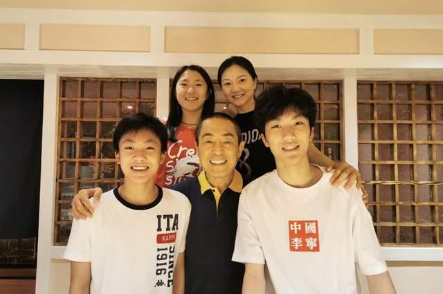 71岁张艺谋为妻子陈婷庆生,送花秀恩爱,14岁女儿露面不见俩儿子休闲区蓝鸢梦想 - Www.slyday.coM 71岁张艺谋为妻子陈婷庆生,送花秀恩爱,14岁女儿露面不见俩儿子休闲区蓝鸢梦想 - Www.slyday.coM