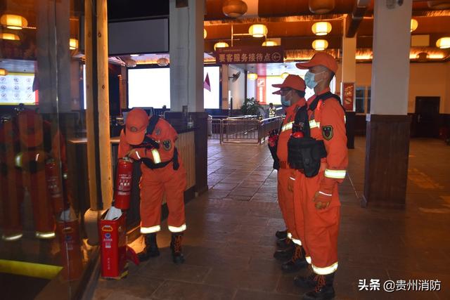 国庆我在岗—黄果树消防:以“岗”为家,守护平安休闲区蓝鸢梦想 - Www.slyday.coM 国庆我在岗—黄果树消防:以“岗”为家,守护平安休闲区蓝鸢梦想 - Www.slyday.coM