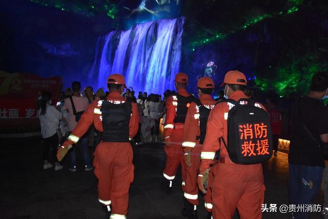 国庆我在岗—黄果树消防:以“岗”为家,守护平安休闲区蓝鸢梦想 - Www.slyday.coM 国庆我在岗—黄果树消防:以“岗”为家,守护平安休闲区蓝鸢梦想 - Www.slyday.coM