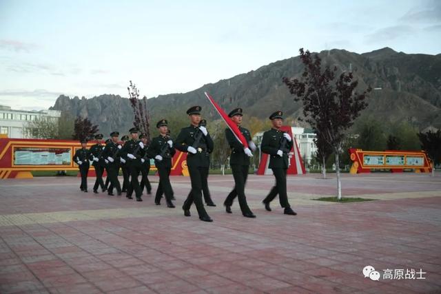 看!五星红旗在雪域高原冉冉升起休闲区蓝鸢梦想 - Www.slyday.coM 看!五星红旗在雪域高原冉冉升起休闲区蓝鸢梦想 - Www.slyday.coM