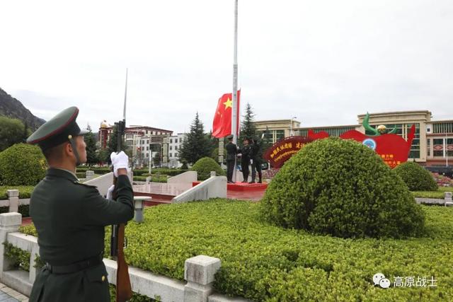 看!五星红旗在雪域高原冉冉升起休闲区蓝鸢梦想 - Www.slyday.coM 看!五星红旗在雪域高原冉冉升起休闲区蓝鸢梦想 - Www.slyday.coM