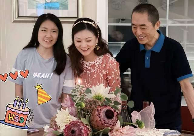 71岁张艺谋为妻子陈婷庆生,送花秀恩爱,14岁女儿露面不见俩儿子休闲区蓝鸢梦想 - Www.slyday.coM 71岁张艺谋为妻子陈婷庆生,送花秀恩爱,14岁女儿露面不见俩儿子休闲区蓝鸢梦想 - Www.slyday.coM