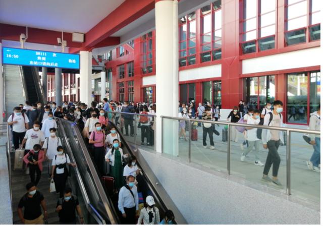 国庆首日，云南铁路预计发送旅客34万人次