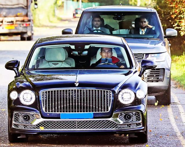 C罗的豪车在加油站遭冷遇,司机苦等近7个小时,滴油未加被迫离开休闲区蓝鸢梦想 - Www.slyday.coM C罗的豪车在加油站遭冷遇,司机苦等近7个小时,滴油未加被迫离开休闲区蓝鸢梦想 - Www.slyday.coM