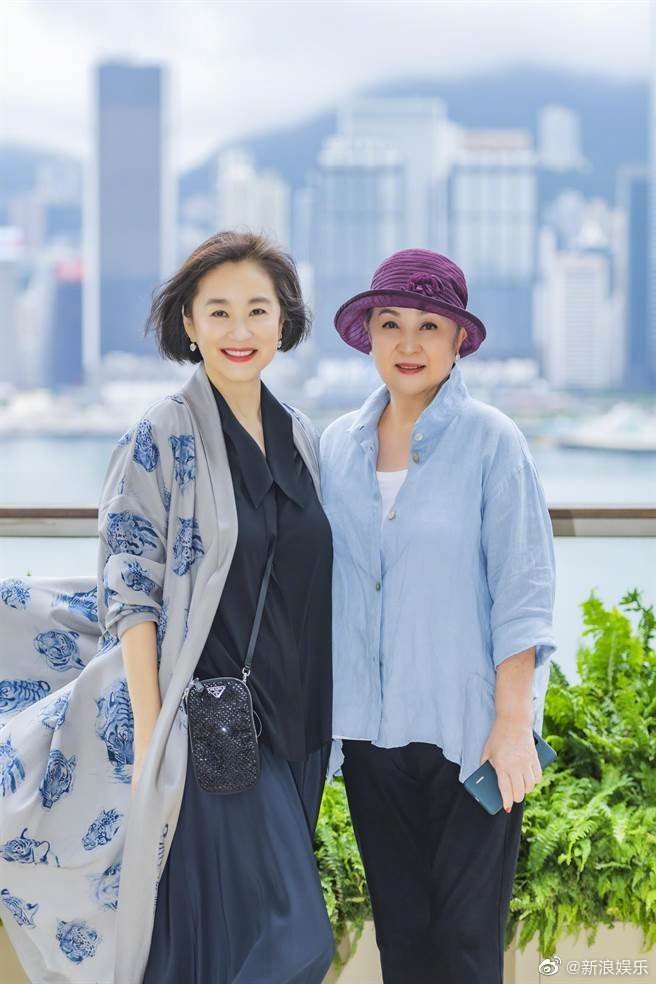 林青霞和甄珍同框,女神花甲之年依然风采不减休闲区蓝鸢梦想 - Www.slyday.coM 林青霞和甄珍同框,女神花甲之年依然风采不减休闲区蓝鸢梦想 - Www.slyday.coM