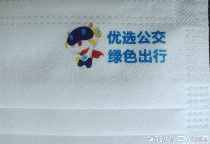 助人为乐,我最快乐!齐鲁志愿者用公益行动为祖国祝福休闲区蓝鸢梦想 - Www.slyday.coM 助人为乐,我最快乐!齐鲁志愿者用公益行动为祖国祝福休闲区蓝鸢梦想 - Www.slyday.coM