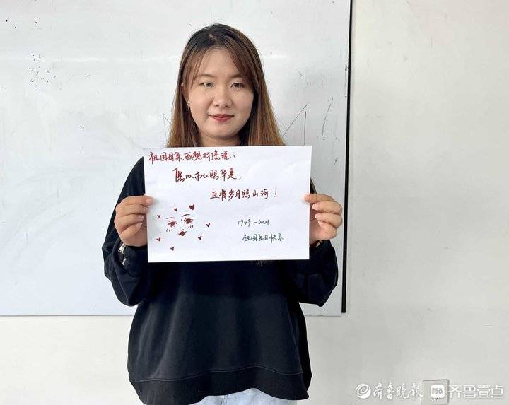 祖国母亲,我爱您!大学生志愿者朗诵诗歌为祖国献礼休闲区蓝鸢梦想 - Www.slyday.coM 祖国母亲,我爱您!大学生志愿者朗诵诗歌为祖国献礼休闲区蓝鸢梦想 - Www.slyday.coM