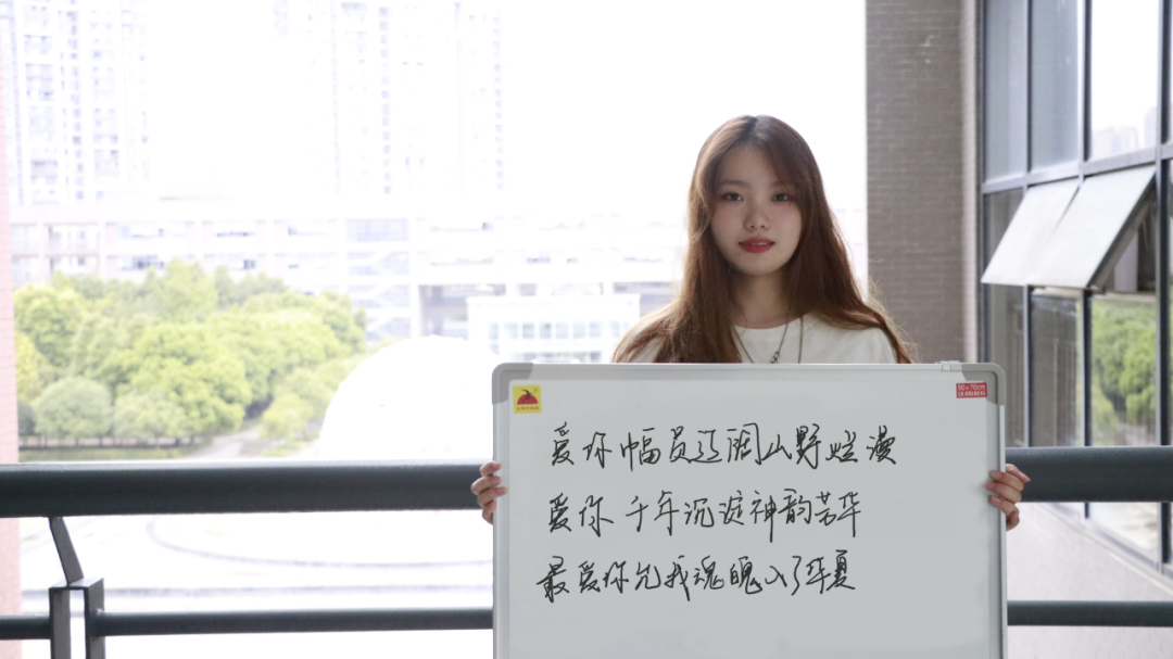 我在西华!祝祖国母亲生日快乐!休闲区蓝鸢梦想 - Www.slyday.coM 我在西华!祝祖国母亲生日快乐!休闲区蓝鸢梦想 - Www.slyday.coM