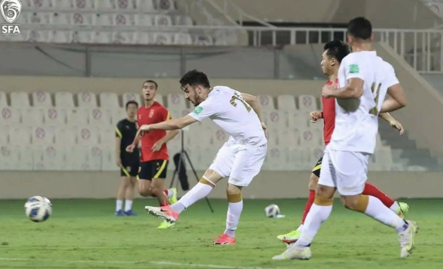 李铁继续雪藏归化球员,国足艰难逼平叙利亚二队,踢越南凶多吉少