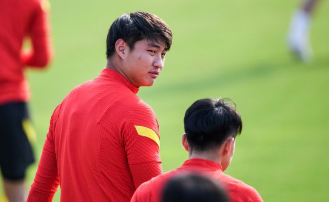 国足秘密武器爆发 武磊或沦为替补，越南主帅放豪言 李铁摆迷魂阵