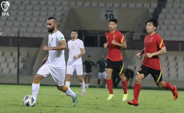 李铁继续雪藏归化球员,国足艰难逼平叙利亚二队,踢越南凶多吉少