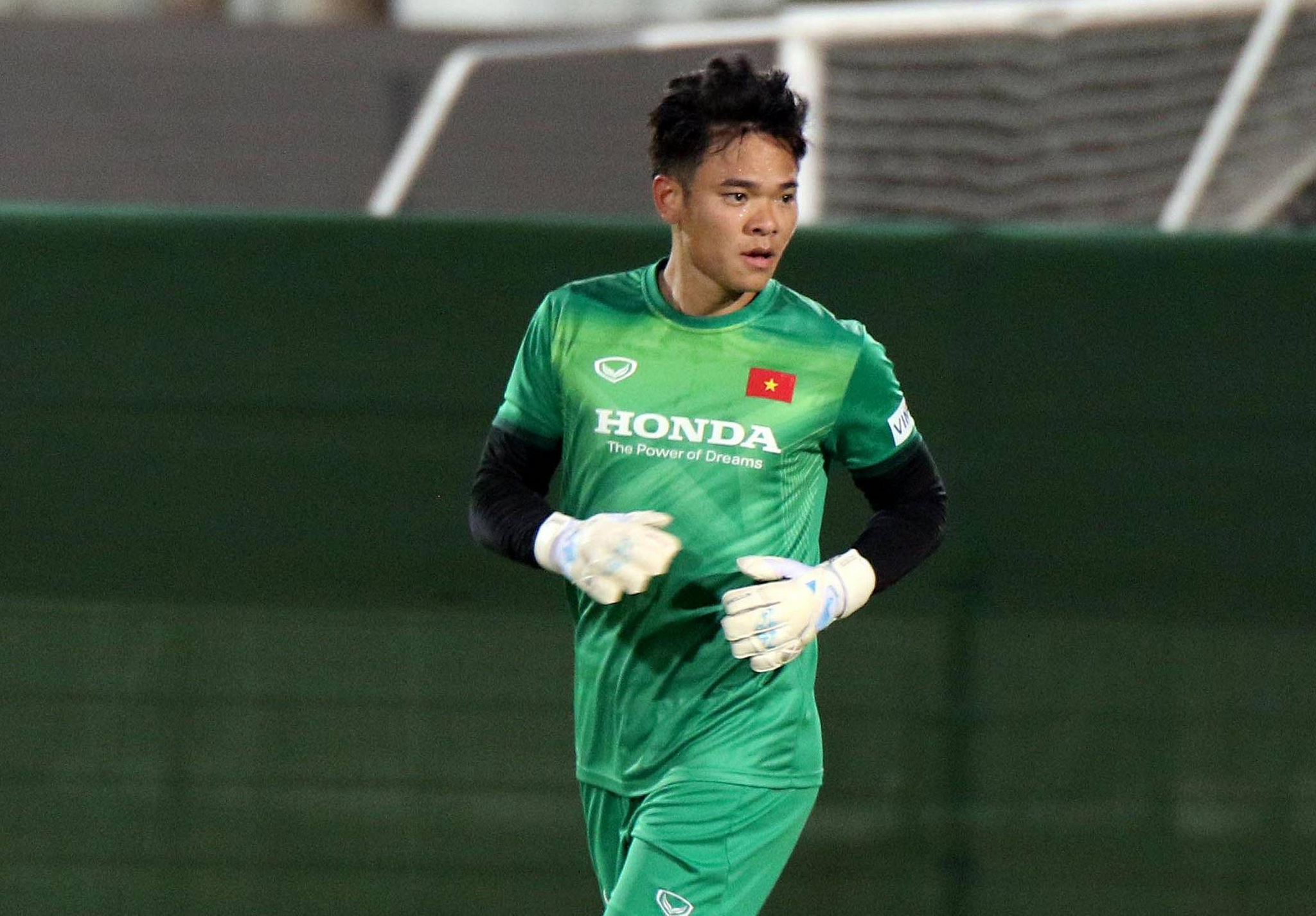 越南首节训练课主力后卫受伤 替补门将盼证明自己