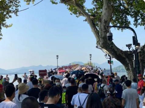 上海迪士尼热门项目排队1小时,泰山风景区连发2条通告休闲区蓝鸢梦想 - Www.slyday.coM 上海迪士尼热门项目排队1小时,泰山风景区连发2条通告休闲区蓝鸢梦想 - Www.slyday.coM