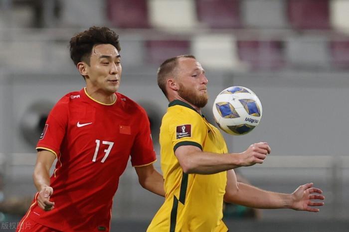 国足对越南时间更改,不再是23点,球迷:又要熬夜,输球没借口了