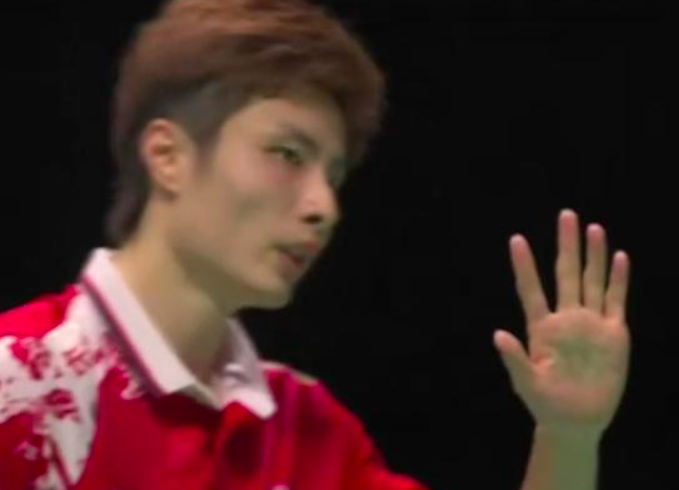 21-9，21-11！中国世界冠军石宇奇绝境大翻盘，<a href=