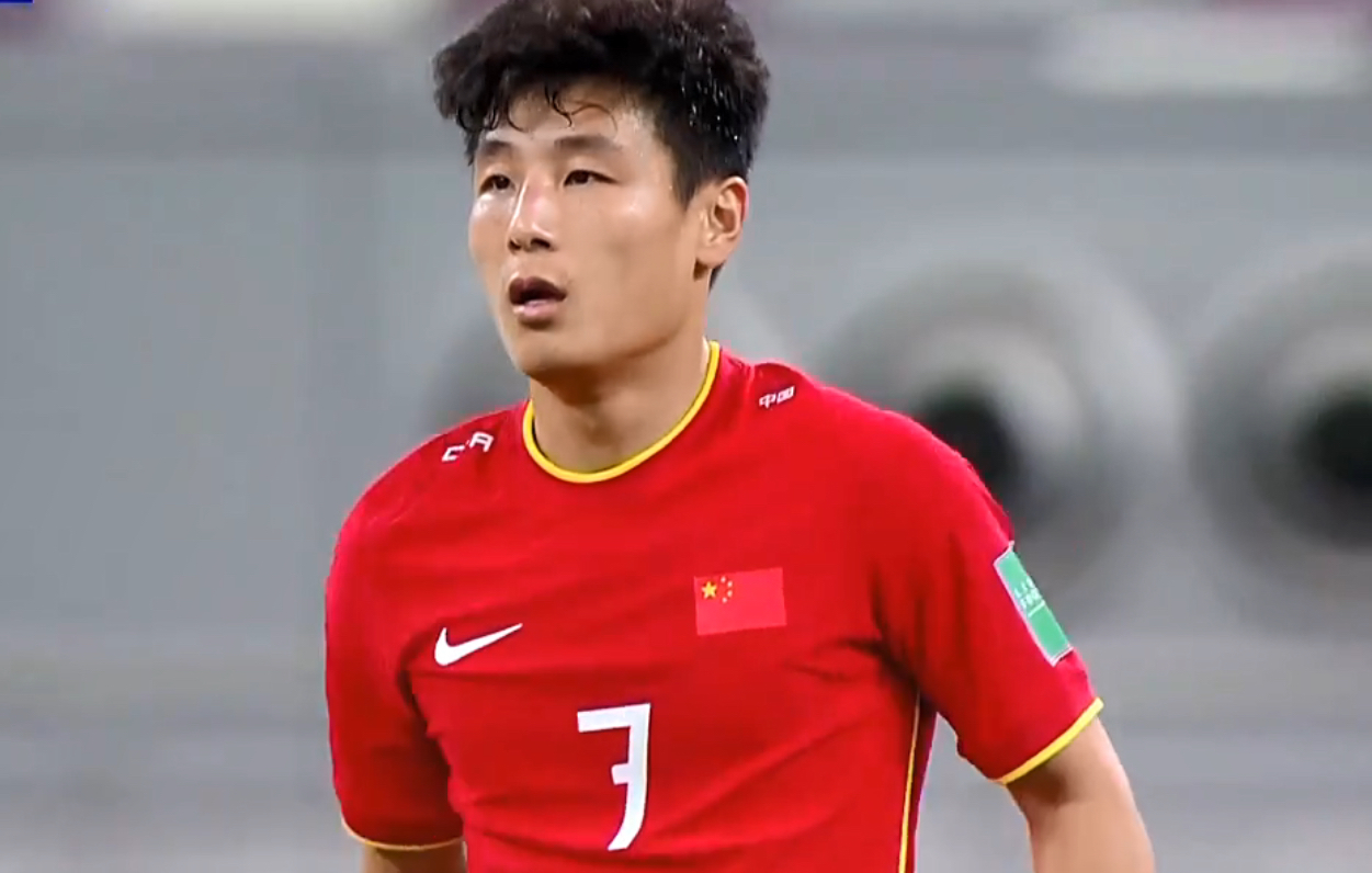 张玉宁爆发,武磊或沦为替补,越南主帅放豪言,李铁摆迷魂阵