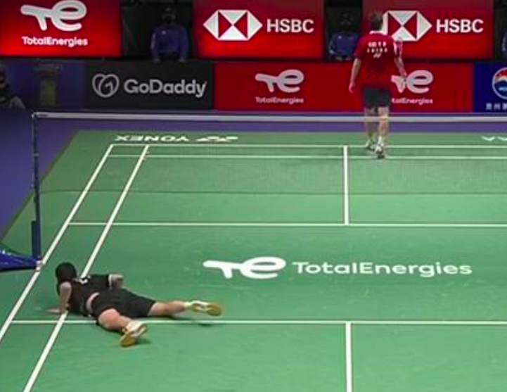 21-9，21-11！中国世界冠军石宇奇绝境大翻盘，<a href=