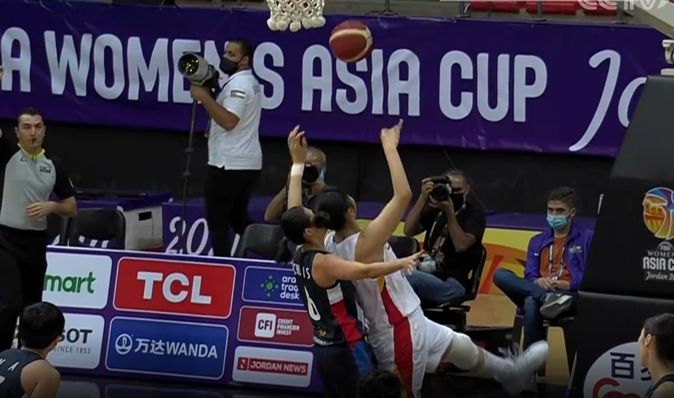 50-25！中国女篮大爆发，半场领先25分，<a href=