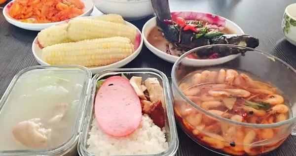 上班带饭很丢人吗 带饭上班的真实好处