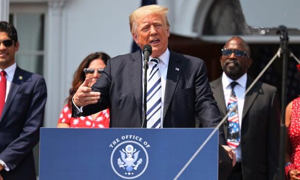 特朗普7月份召开新闻发布会宣布起诉脸书谷歌和推特 图源:Getty