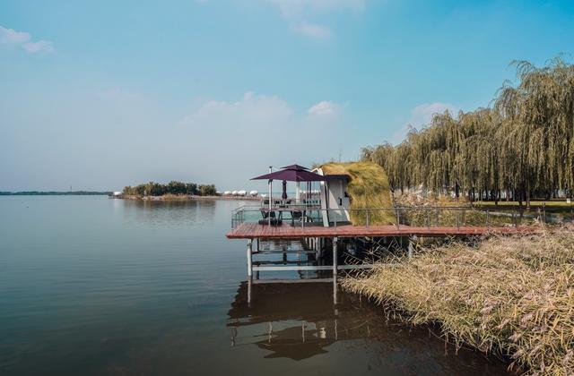 沙湖边的超级网红酒店,住在蛋里是什么样的体验休闲区蓝鸢梦想 - Www.slyday.coM 沙湖边的超级网红酒店,住在蛋里是什么样的体验休闲区蓝鸢梦想 - Www.slyday.coM