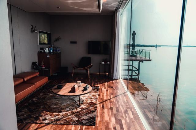 沙湖边的超级网红酒店,住在蛋里是什么样的体验休闲区蓝鸢梦想 - Www.slyday.coM 沙湖边的超级网红酒店,住在蛋里是什么样的体验休闲区蓝鸢梦想 - Www.slyday.coM