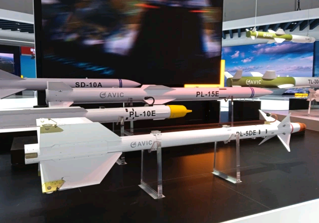 珠海航展上展出的中国空对空导弹家族