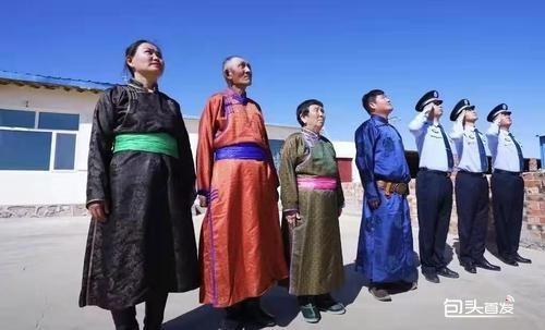 「我和我的祖国」五星红旗在草原上升起休闲区蓝鸢梦想 - Www.slyday.coM 「我和我的祖国」五星红旗在草原上升起休闲区蓝鸢梦想 - Www.slyday.coM