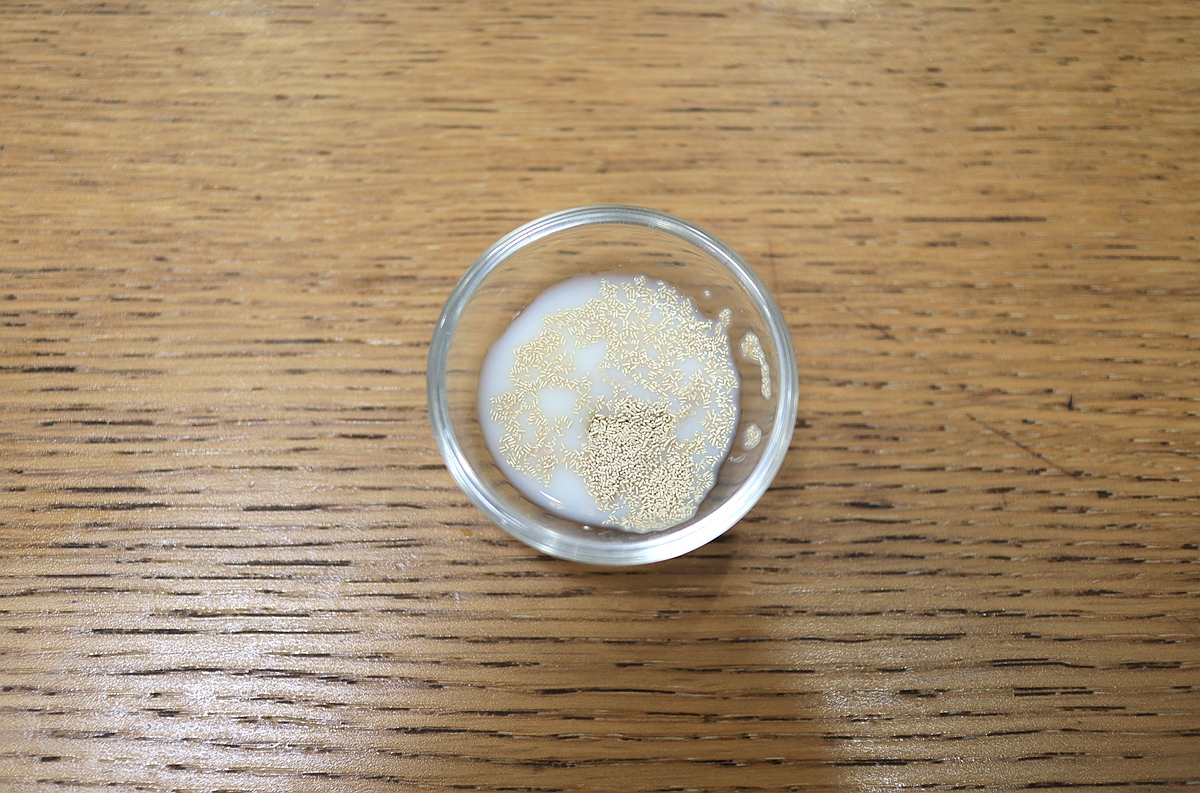 100克面粉烤2个大汉堡，表面不刷蛋液颜色倍儿好，又暄又软吃撑了