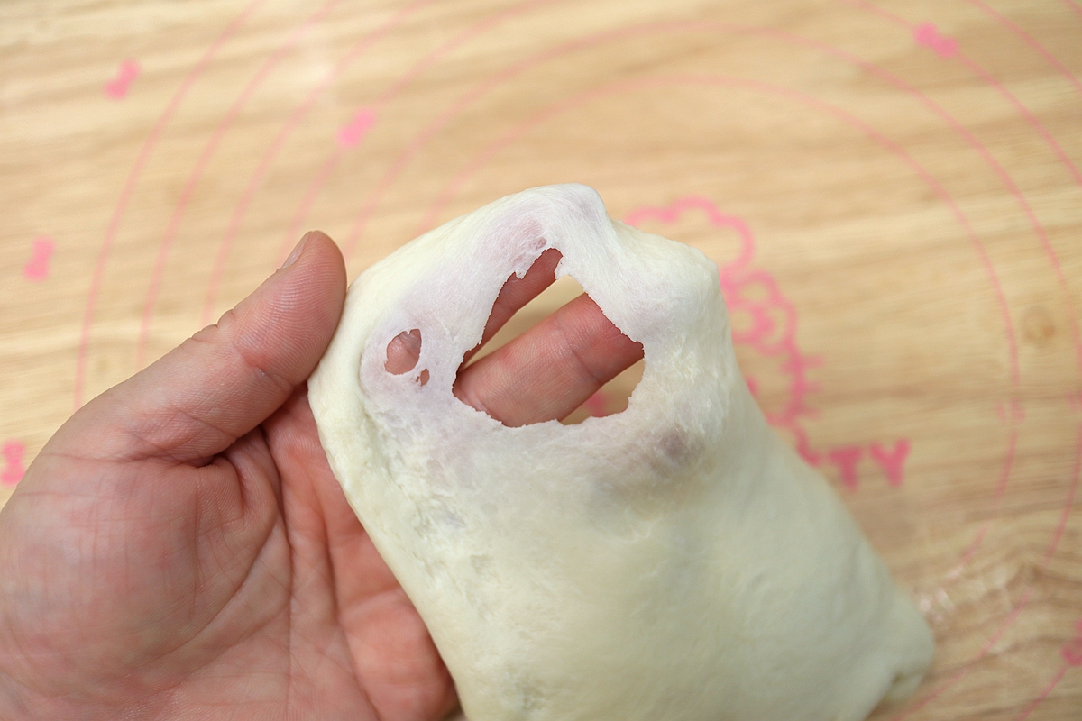 100克面粉烤2个大汉堡，表面不刷蛋液颜色倍儿好，又暄又软吃撑了