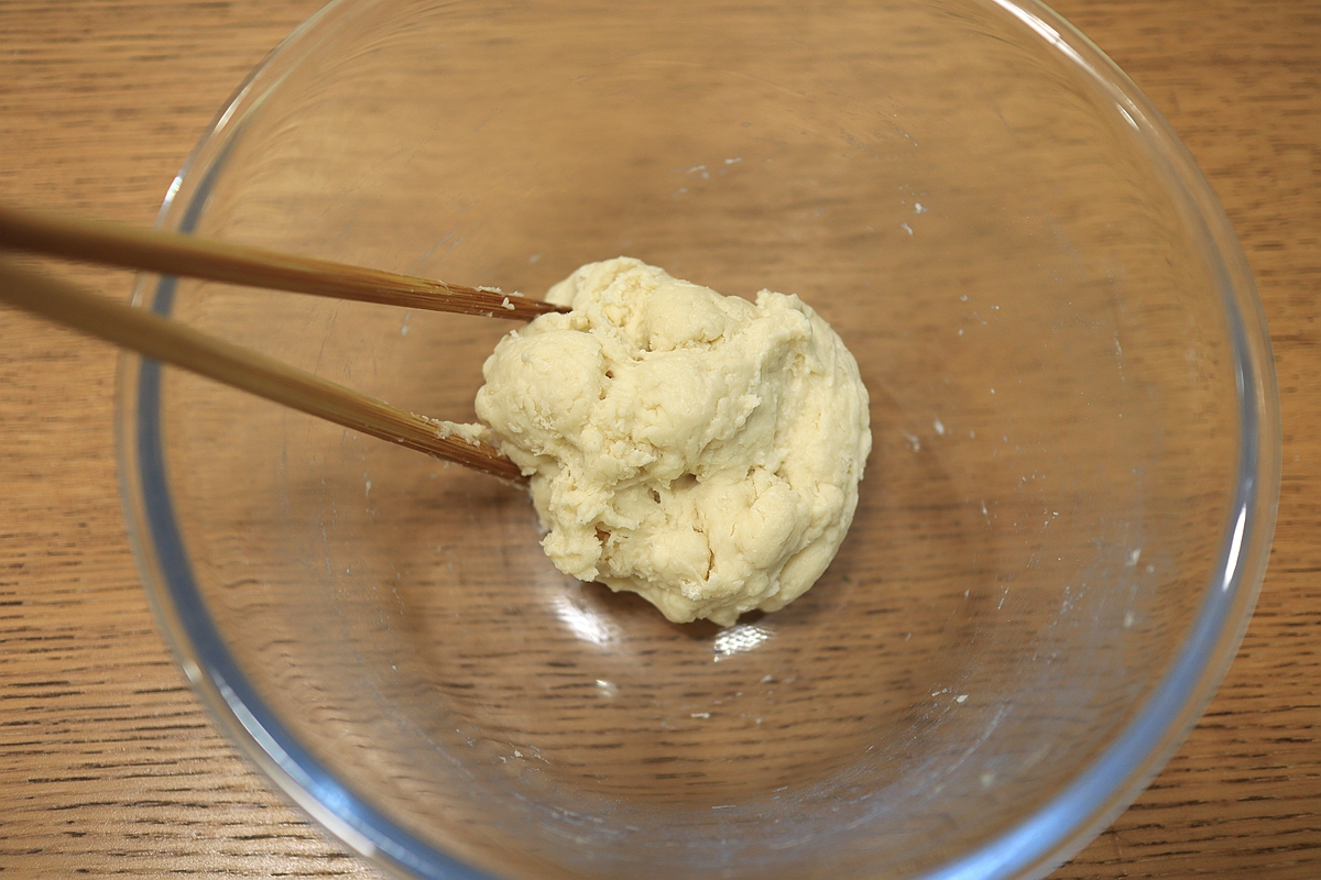 100克面粉烤2个大汉堡，表面不刷蛋液颜色倍儿好，又暄又软吃撑了