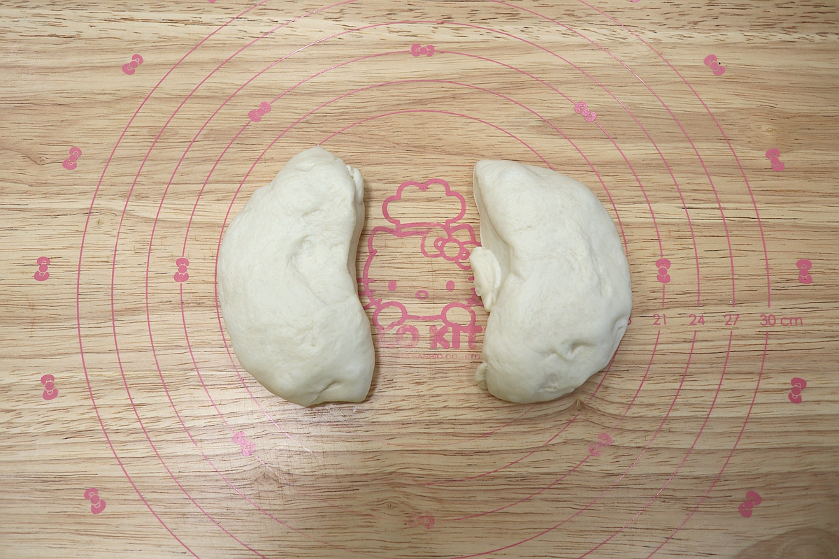 100克面粉烤2个大汉堡，表面不刷蛋液颜色倍儿好，又暄又软吃撑了