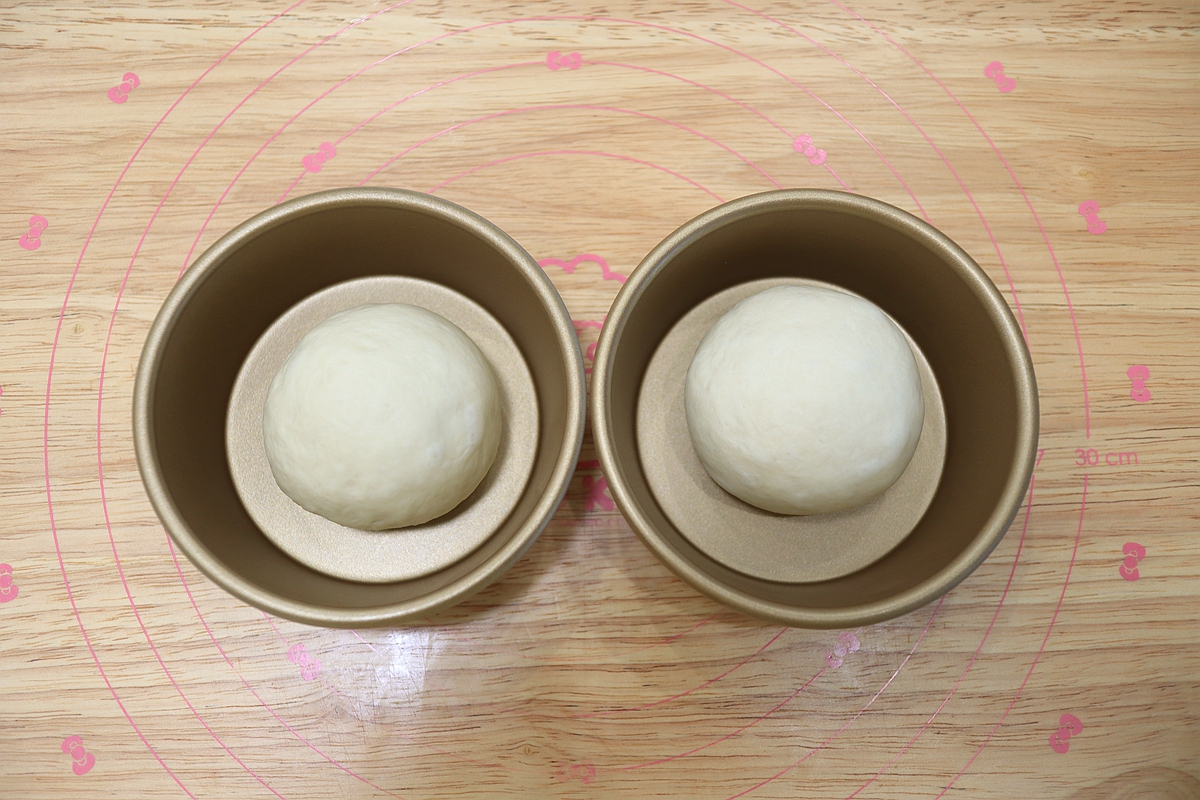 100克面粉烤2个大汉堡，表面不刷蛋液颜色倍儿好，又暄又软吃撑了