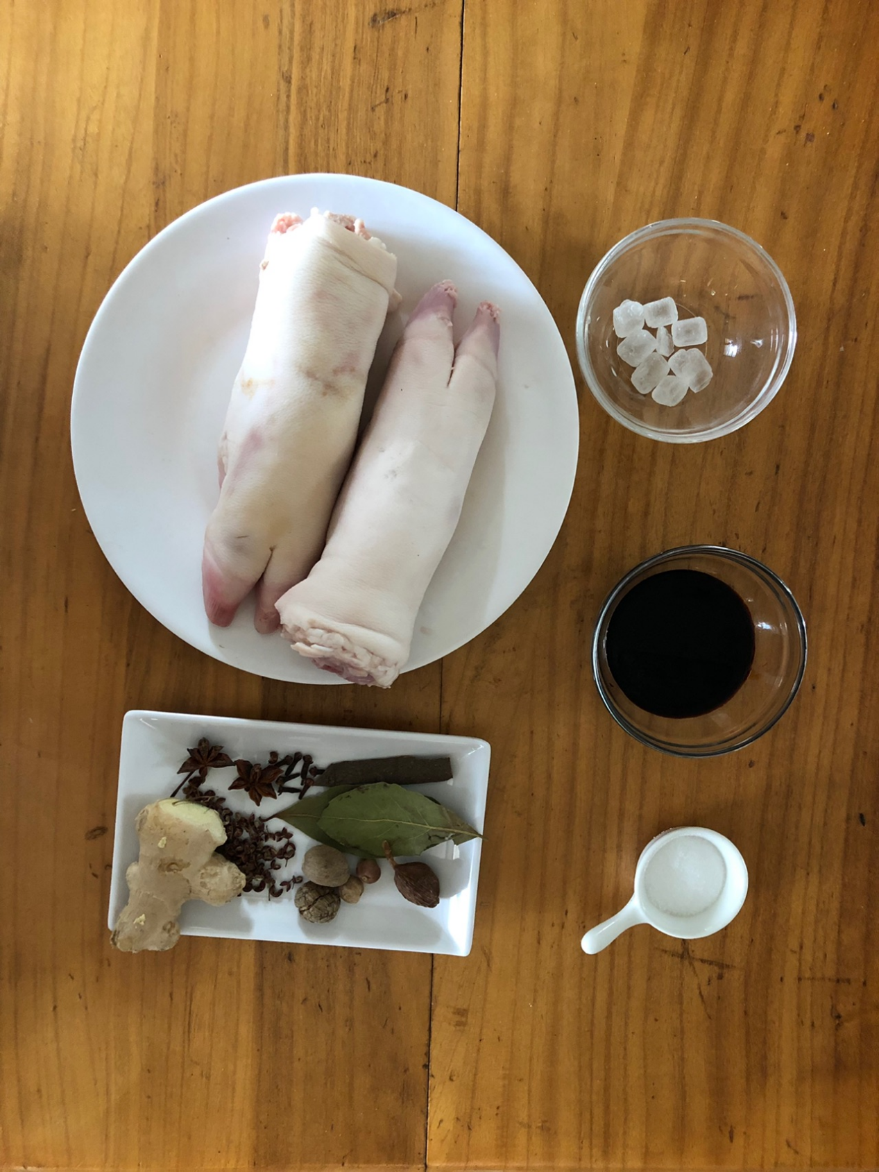 家常酱猪蹄,下饭下酒两相宜,满满的胶原蛋白