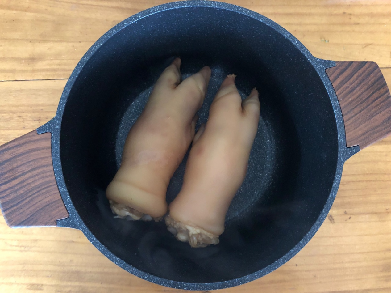 家常酱猪蹄,下饭下酒两相宜,满满的胶原蛋白