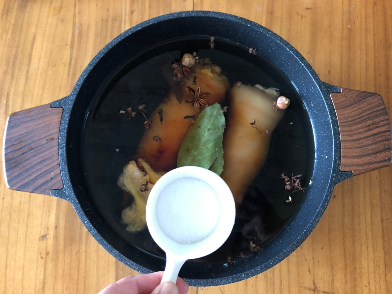 家常酱猪蹄,下饭下酒两相宜,满满的胶原蛋白