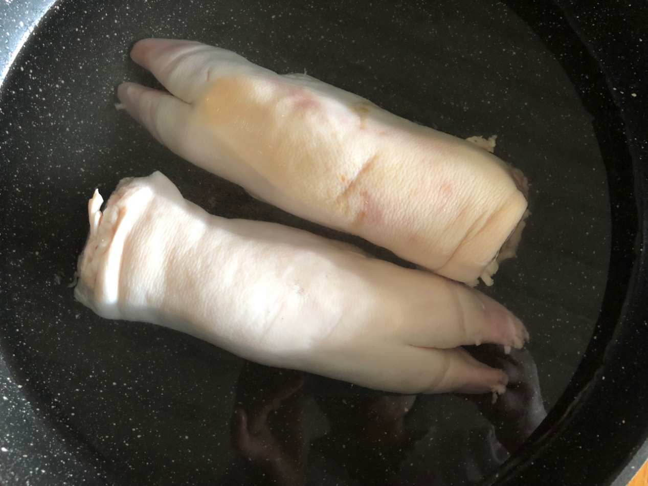 家常酱猪蹄,下饭下酒两相宜,满满的胶原蛋白