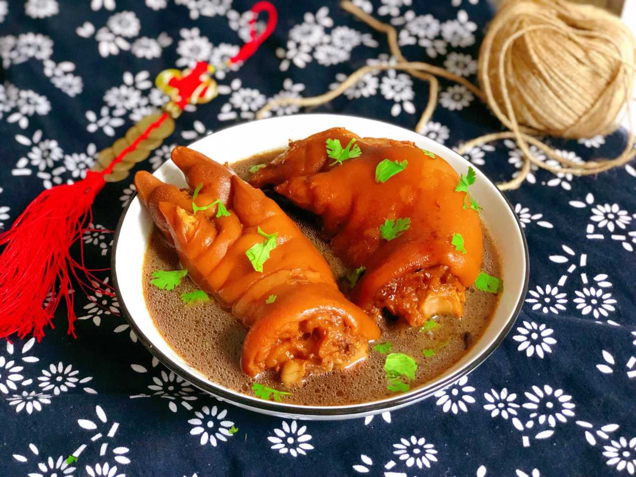 家常酱猪蹄,下饭下酒两相宜,满满的胶原蛋白