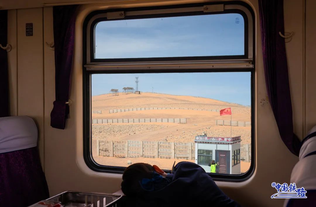 坐高铁千万不要玩手机 你也许会错过“风景大片”休闲区蓝鸢梦想 - Www.slyday.coM 坐高铁千万不要玩手机 你也许会错过“风景大片”休闲区蓝鸢梦想 - Www.slyday.coM