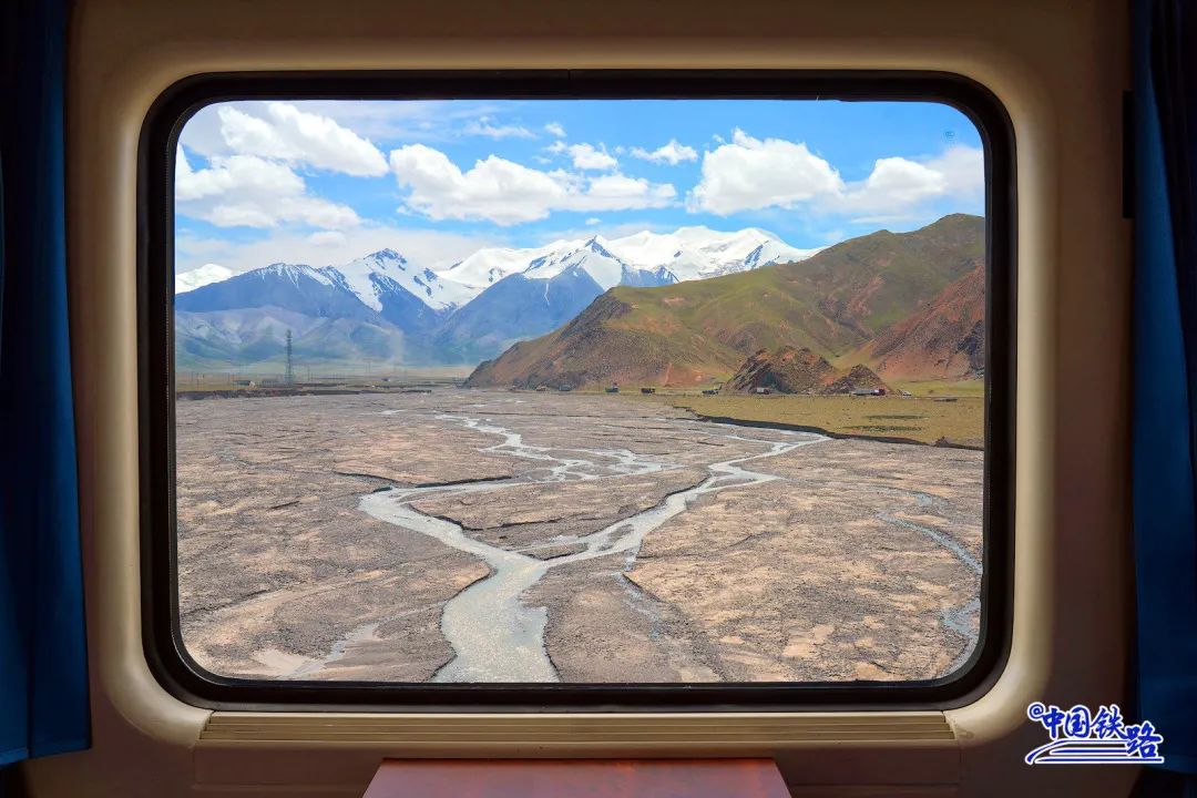 坐高铁千万不要玩手机 你也许会错过“风景大片”休闲区蓝鸢梦想 - Www.slyday.coM 坐高铁千万不要玩手机 你也许会错过“风景大片”休闲区蓝鸢梦想 - Www.slyday.coM