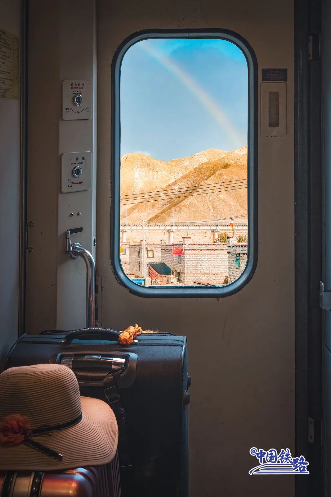 坐高铁千万不要玩手机 你也许会错过“风景大片”休闲区蓝鸢梦想 - Www.slyday.coM 坐高铁千万不要玩手机 你也许会错过“风景大片”休闲区蓝鸢梦想 - Www.slyday.coM