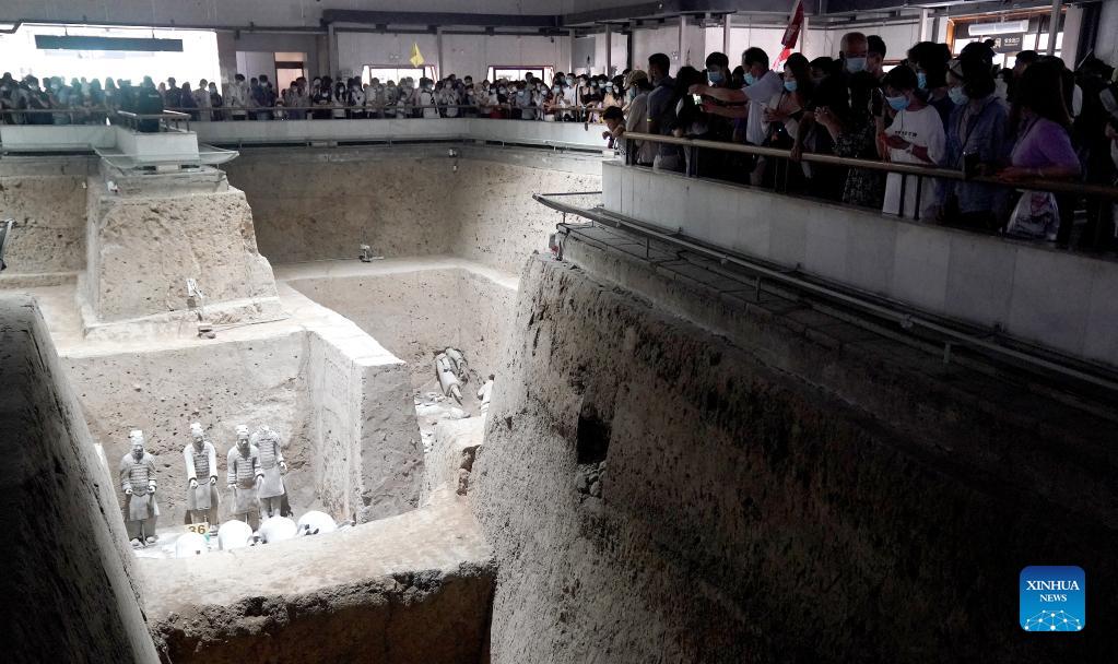 Tourists visit the Emperor Qinshihuang's Mausoleum Site Museum in Xi'an, capital of northwest China's Shaanxi Province, Oct. 2, 2021. Saturday was the second day of China's week-long National Day holiday. (Xinhua/Liu Xiao)