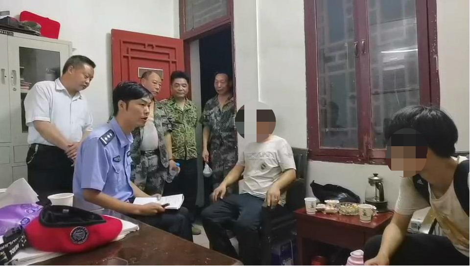 国庆第二天,民警在悬崖边找到这对失踪父子……休闲区蓝鸢梦想 - Www.slyday.coM 国庆第二天,民警在悬崖边找到这对失踪父子……休闲区蓝鸢梦想 - Www.slyday.coM