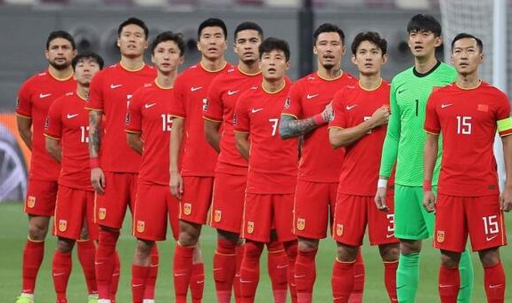 打越南队之前，国足遭日本前国脚扎心点评，中国球迷：刺耳的实话