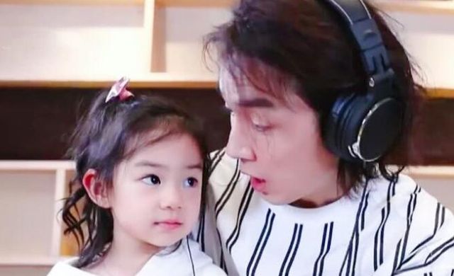 戚薇女儿Lucky什么国籍?不是中国不是<a href=