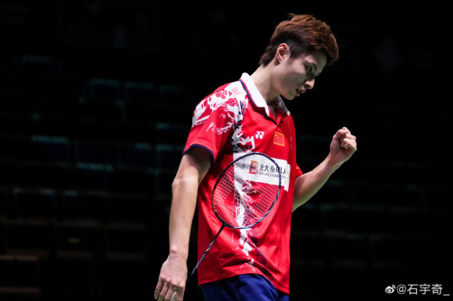 石宇奇2-1击败日本一哥，21-5曾打爆桃田贤斗，连续2届苏杯胜对手